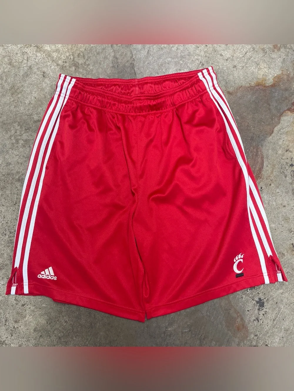 Adidas University of Cincinnati Shorts Men’s Large Red Stripes Loose Breathable